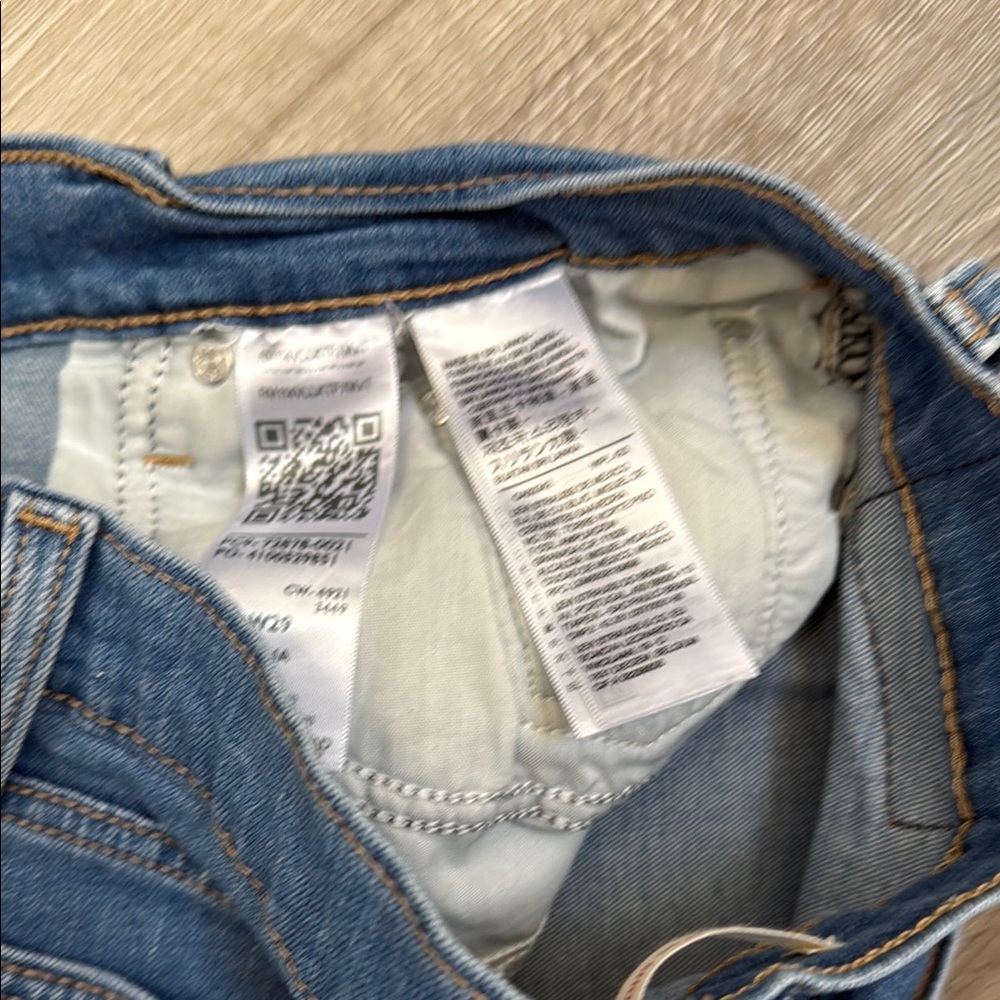 Levi’s distressed high rise shorts. - Picture 6 of 9